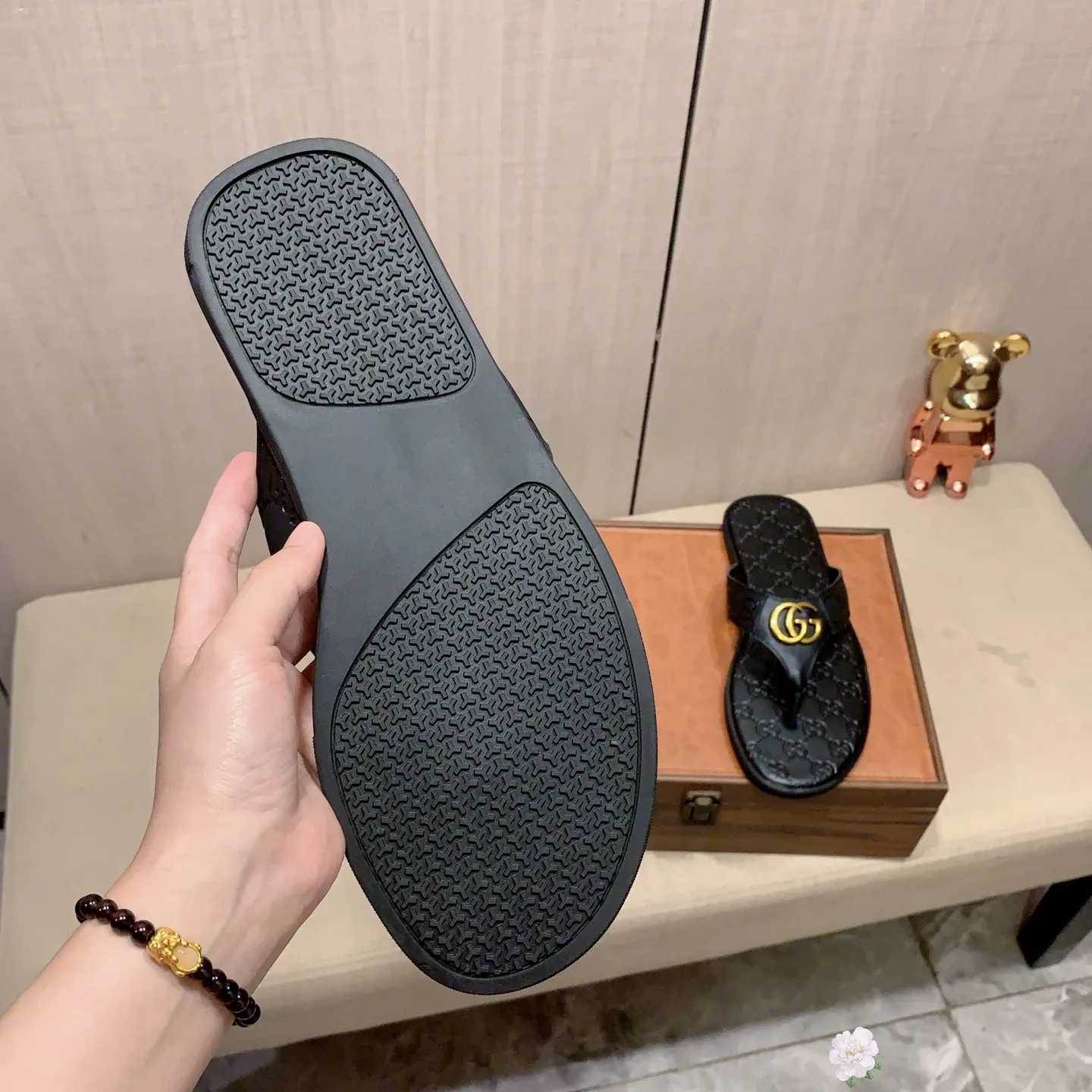 Slippers: New model: Factory price: 240💰💰🎩🎩🔥🔥《 Gucci* 》Series of slippers top purchasing agent🔍🔍Sold simultaneously for men, original Italian imported webbing made of selected cowhide, exquisite workmanship,), sole: (super comfortable) original factory special sole, ⚠️exclusive double-layer movable molded sole super comfortable⚠️, real shot🎬the real thing is more beautiful🔍🔍266 regular code 38-45,